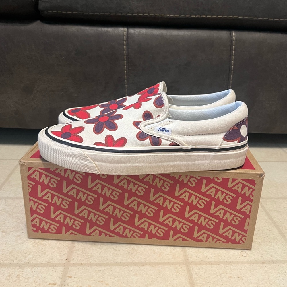SOLD | Vans Anaheim factory flowers floral white OG slip ons
